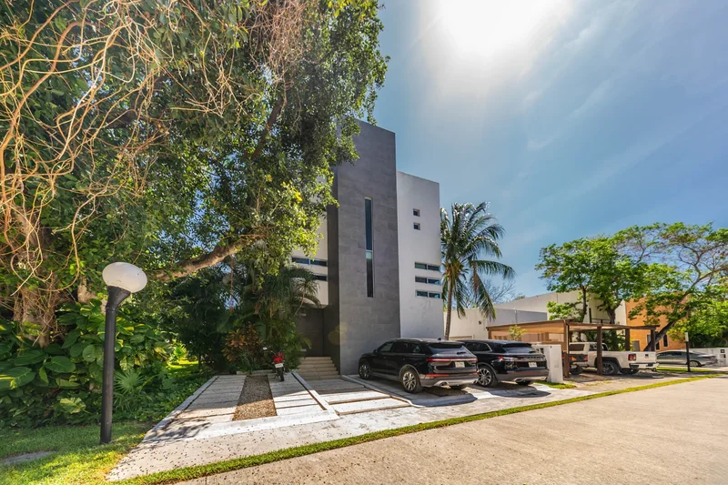 MODERN HOUSE FOR SALE IN SELVAMAR, PLAYA DEL CARMEN
