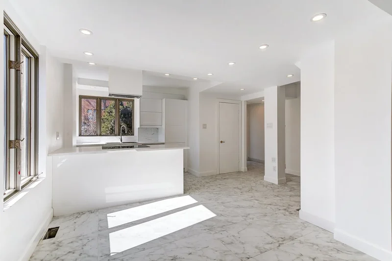 3054Z Le Boulevard, Montréal, Quebec, Canada. - Photo 14
