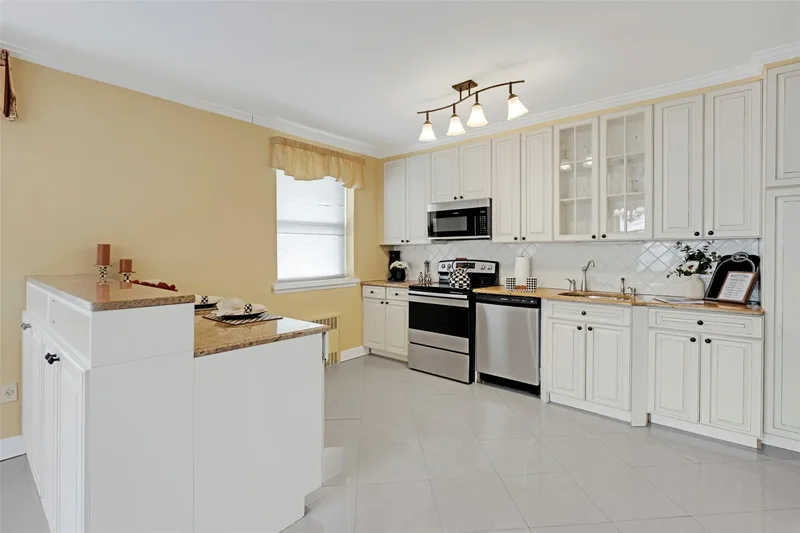 162-21 Powells Cove Boulevard, New York, New York, United States. - Photo 11