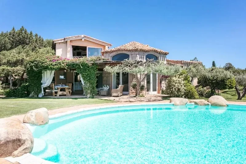 Villa sea view and swim pool in  Cala di Volpe