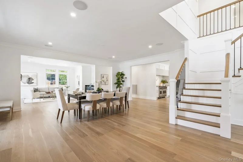 10 Threepence Drive, Melville, New York, United States. - Photo 3