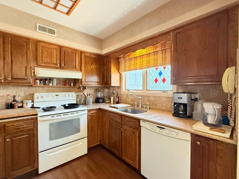 906 Pennlyn Pl #8, Ocean City, NJ 08226, Ocean City, New Jersey, United States. - Photo 37