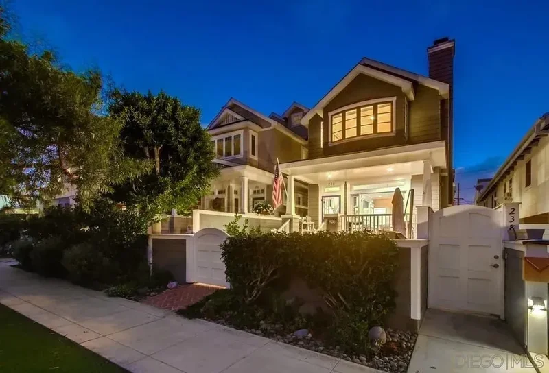 240 B Avenue, Coronado, California, United States. - Photo 34
