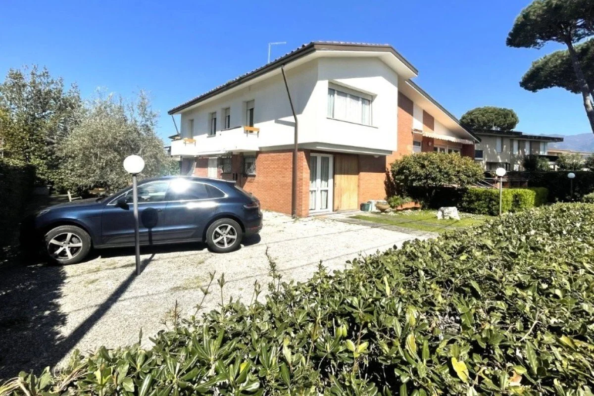 Exterior photo 6