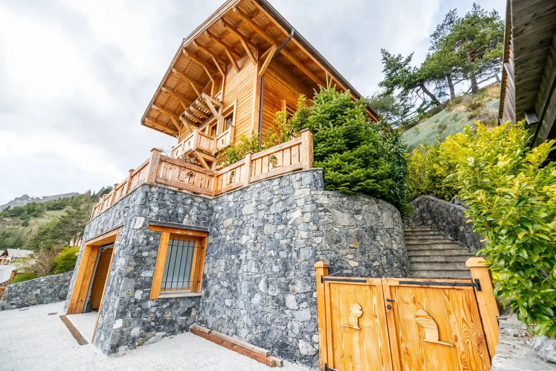 Exterior photo 9