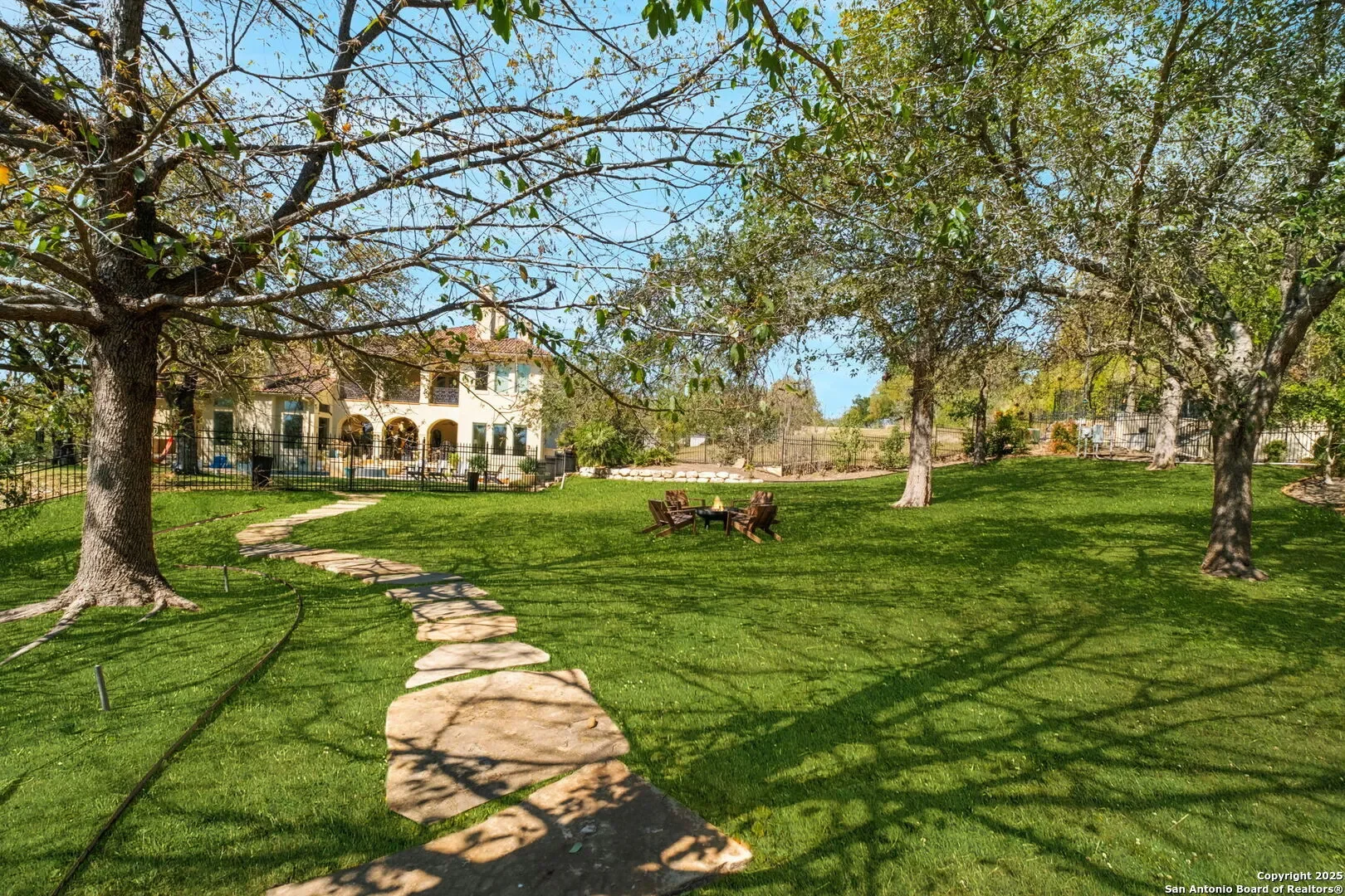 Exterior photo 8