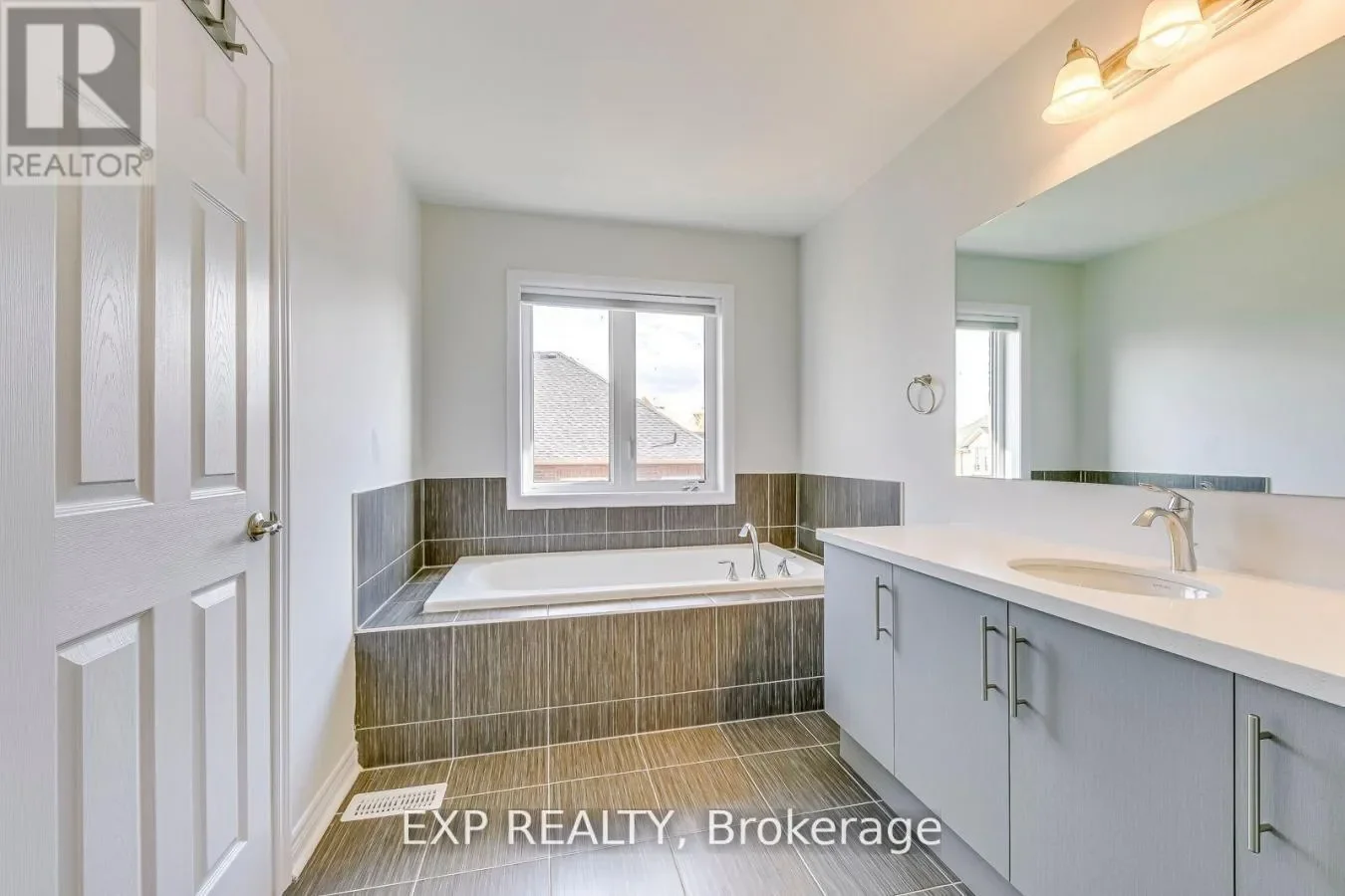 142 TOUCAN TRAIL, Oakville, Ontario, Canada. - Photo 14