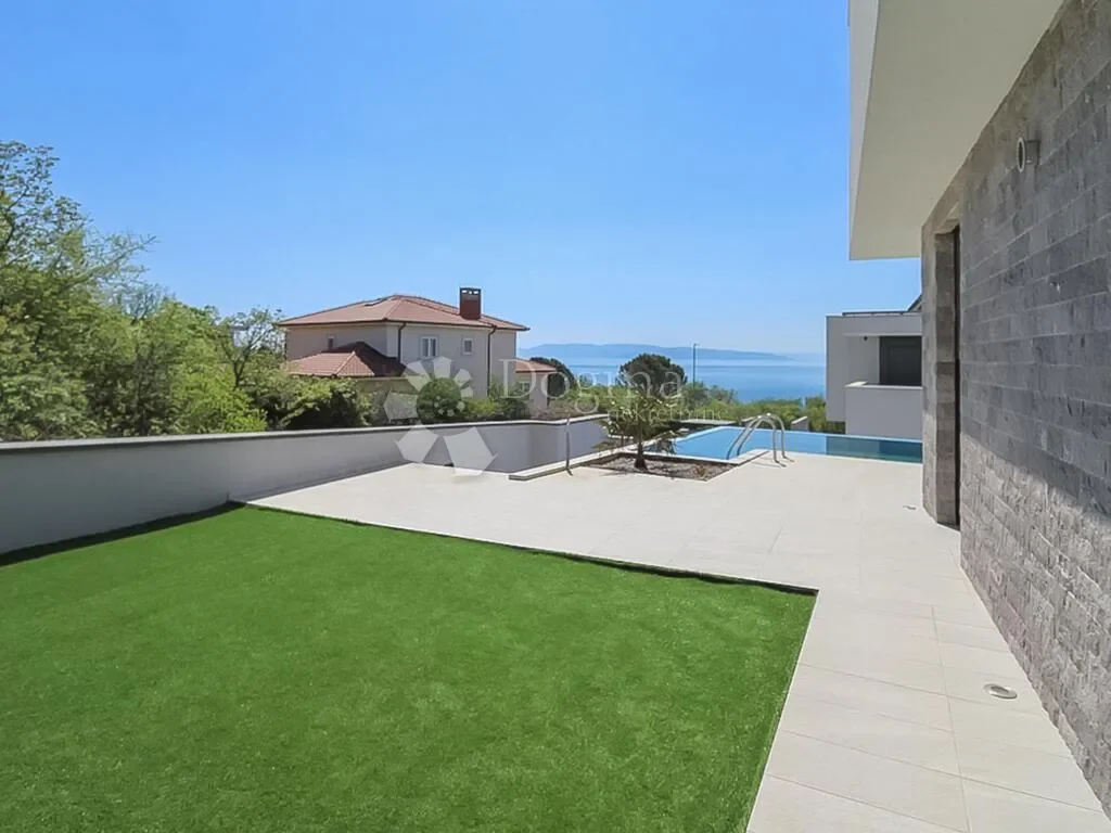 Exterior photo 5