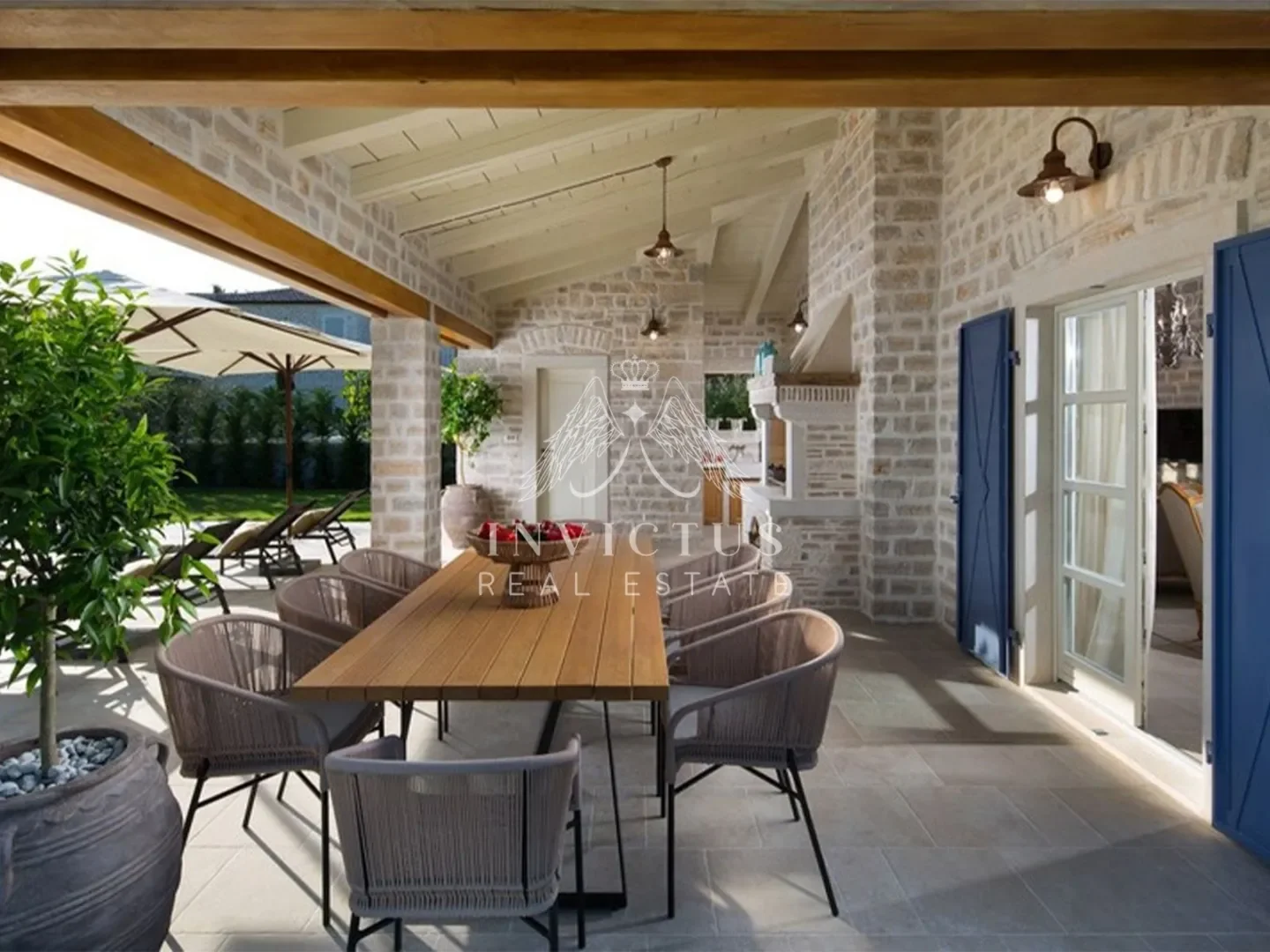 Exterior photo 4
