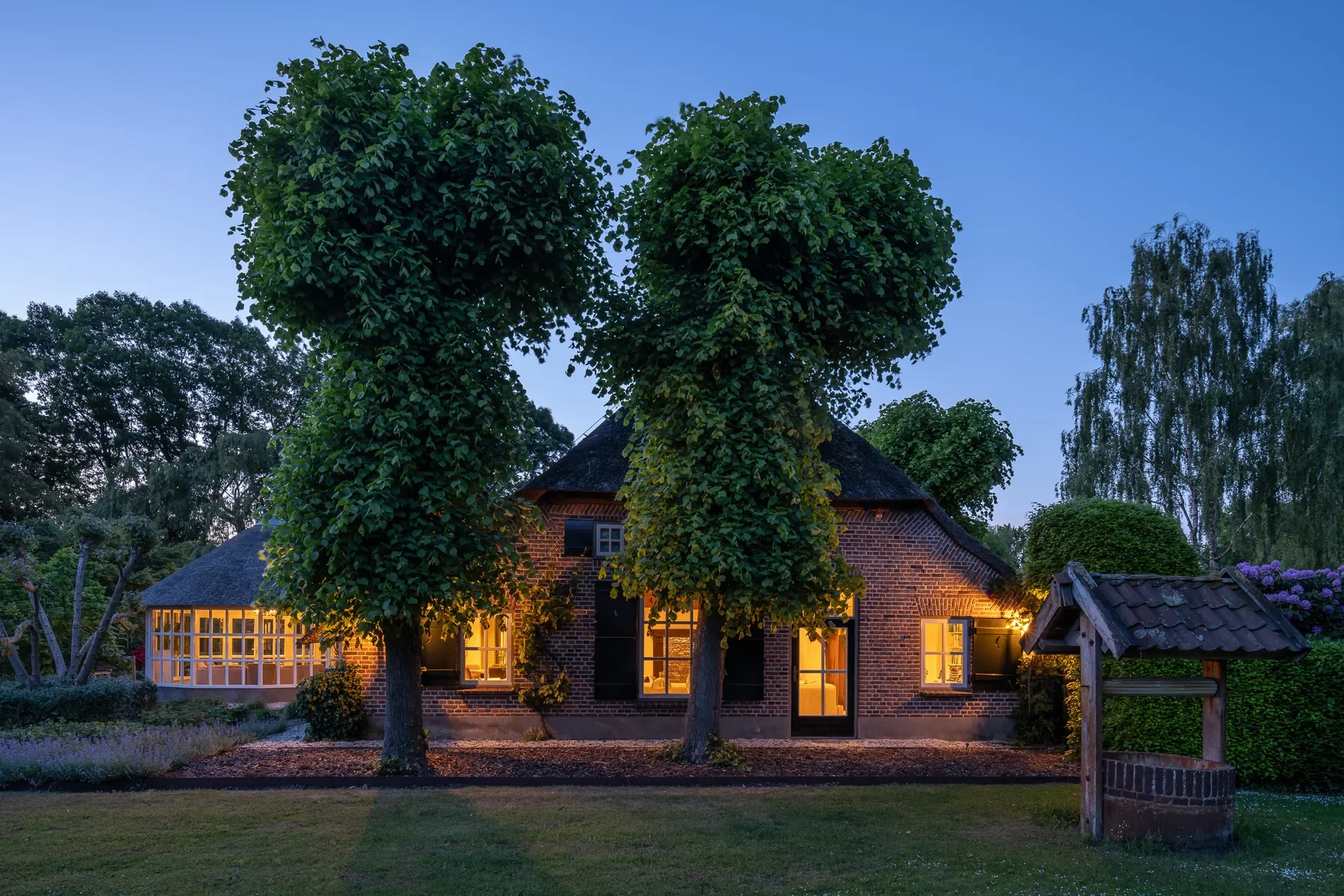 Exterior photo 5