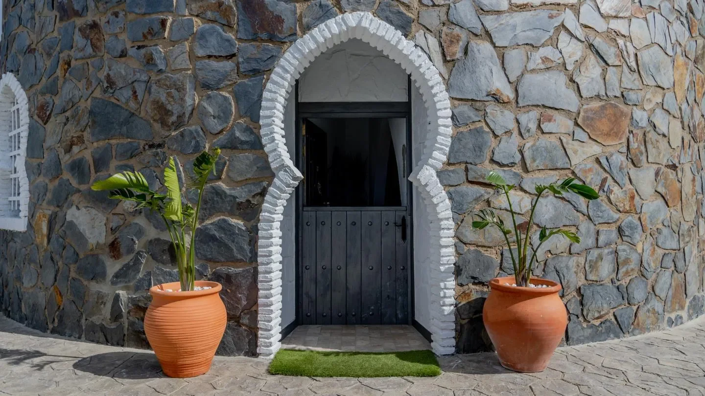 Exterior photo 5