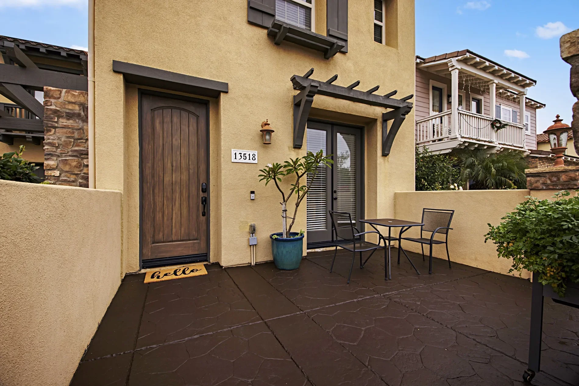 Exterior photo 3