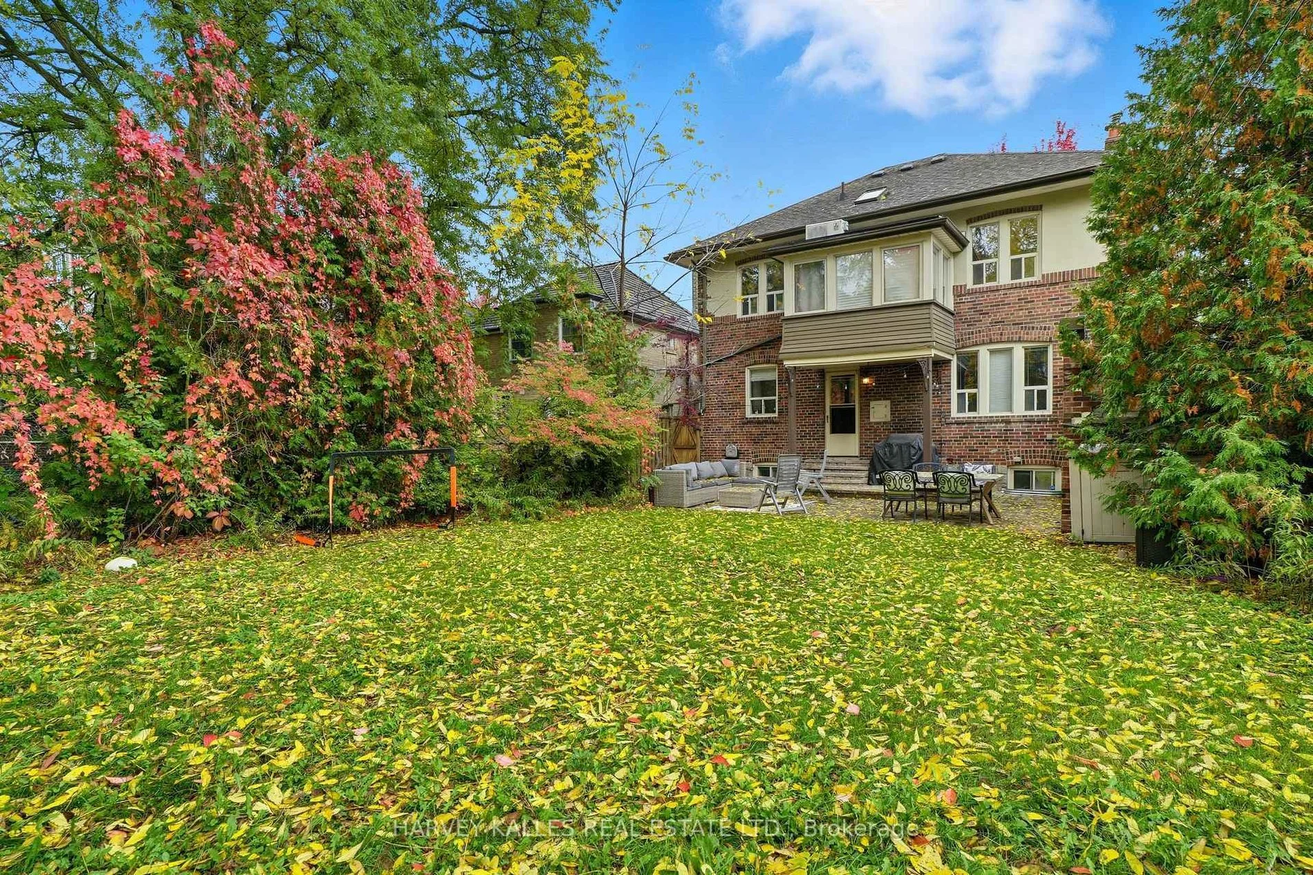 Exterior photo 7