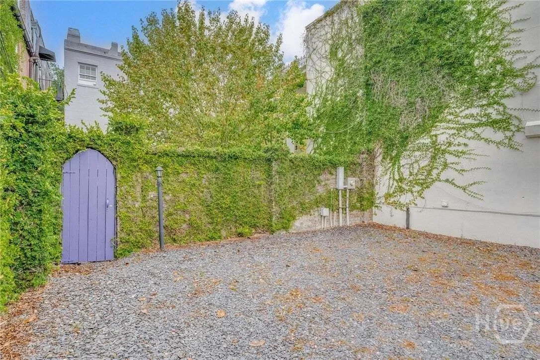 Exterior photo 8