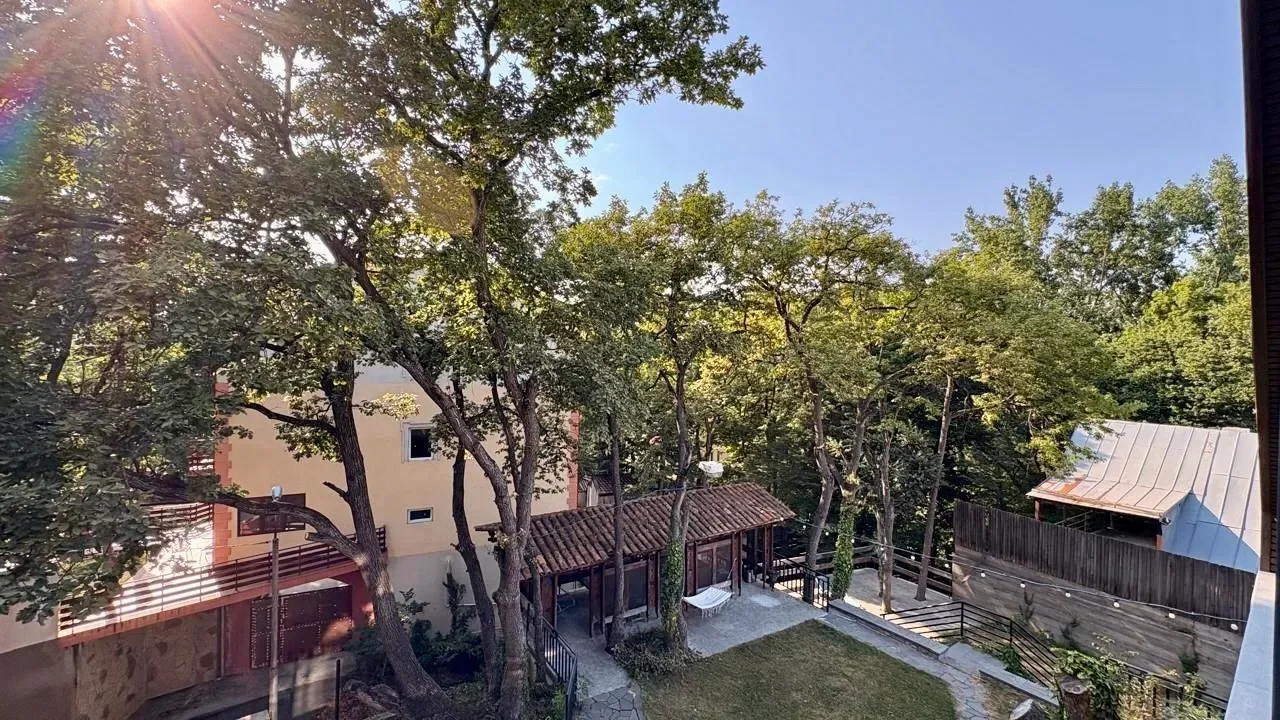 Exterior photo 6
