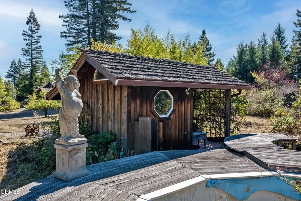 Mendocino Homestead Retreat on 38+ Acres