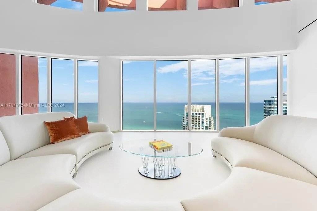 300 S Pointe Dr, #PH-5, Miami Beach, Florida, United States. - Photo 15