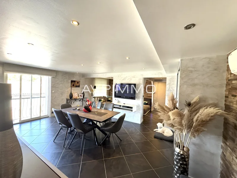 EXCLUSIVE Duplex apartment 148 m² with outdoor space and reversible air conditioning in the heart of