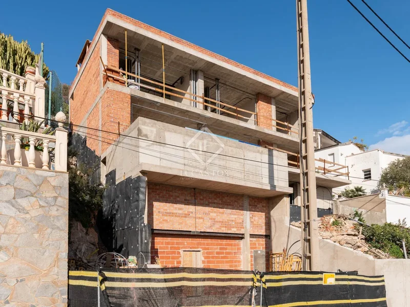 Calle Eramprunya, Botigues de Sitges, Barcelona, Botigues de Sitges, Sitges, Catalonia, Spain. - Photo 10