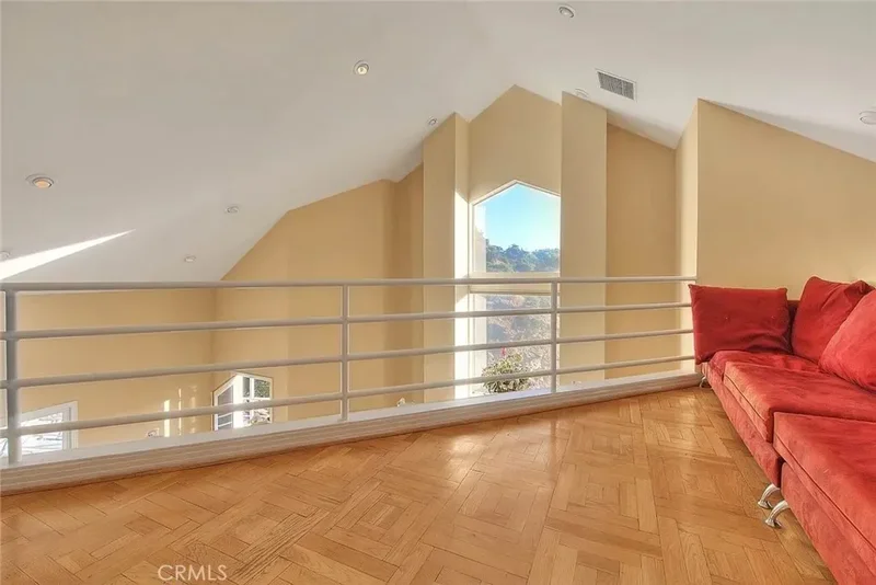 2579 Leicester Drive, Los Angeles, California, United States. - Photo 12