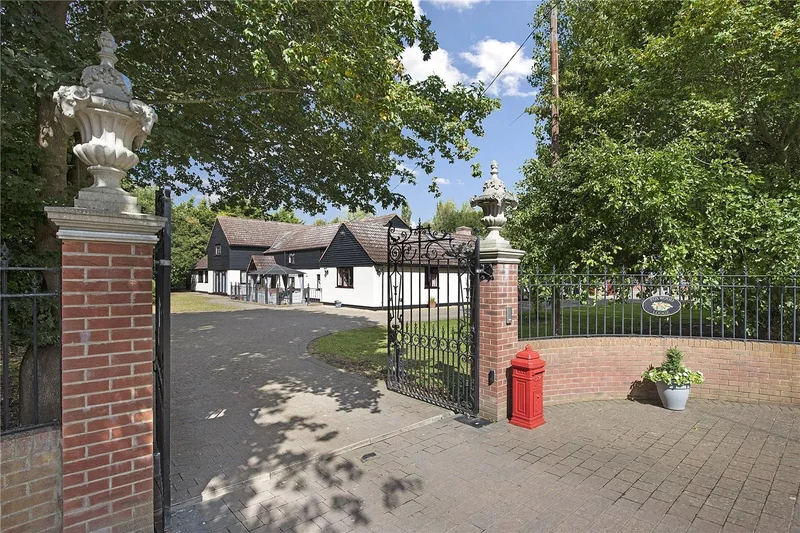 5 bedroom Detached House for sale in ELy