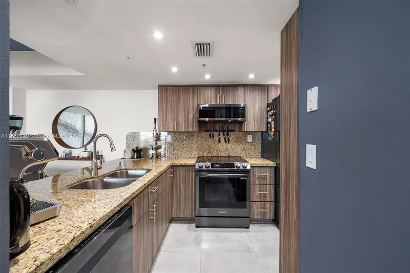 650 West Ave 1004, Miami Beach, Florida, United States. - Photo 6