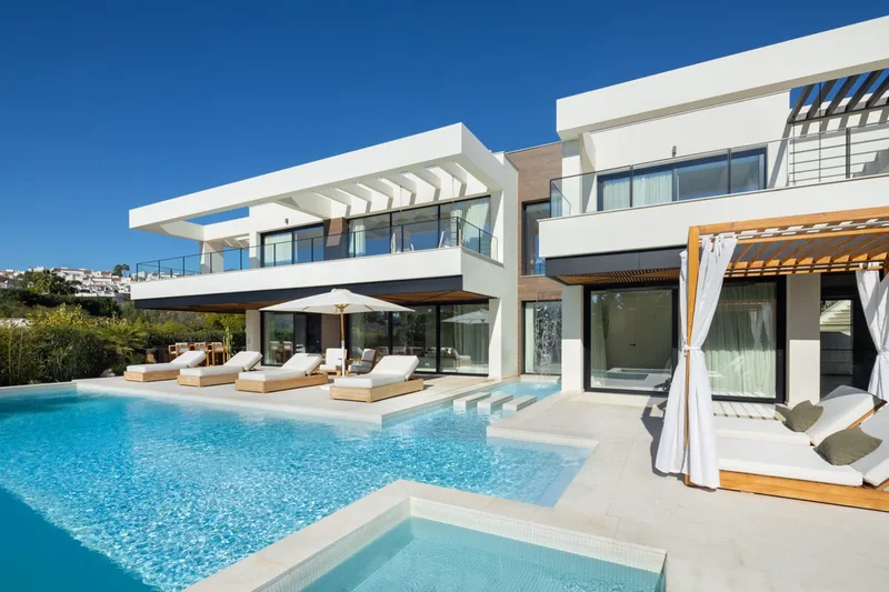 Sophisticated villa with panoramic views in Marbella