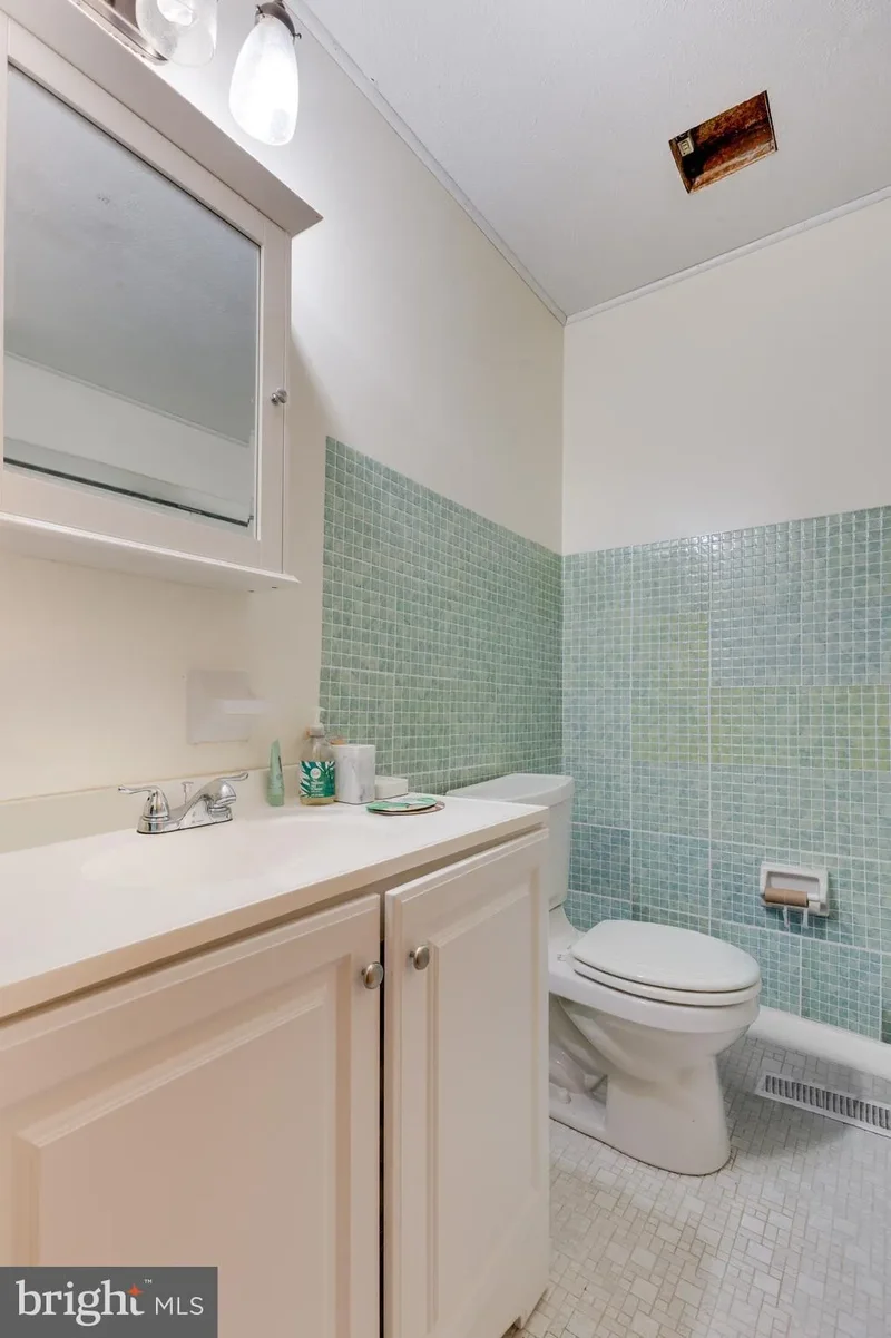 6470 Mckee Way, Manassas, VA 20111, Manassas Park, Virginia, United States. - Photo 9