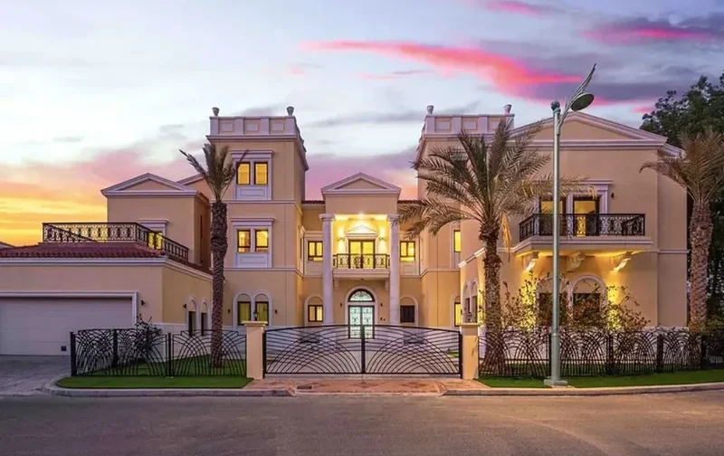 Luxury Beachfront 6 Bedroom Pool Villa On Palm Jumeirah Dubai | Stunning sea and skyline views