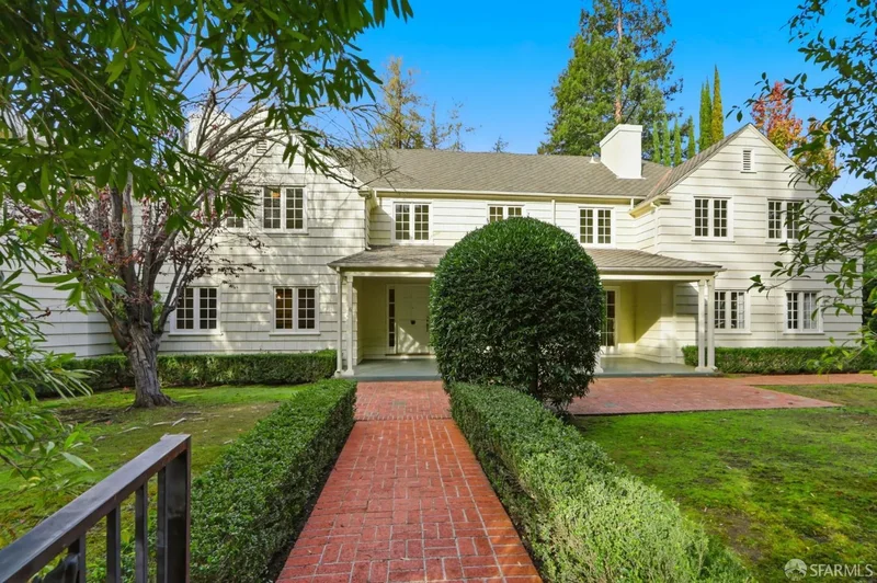 Single Family Residence in Los Altos