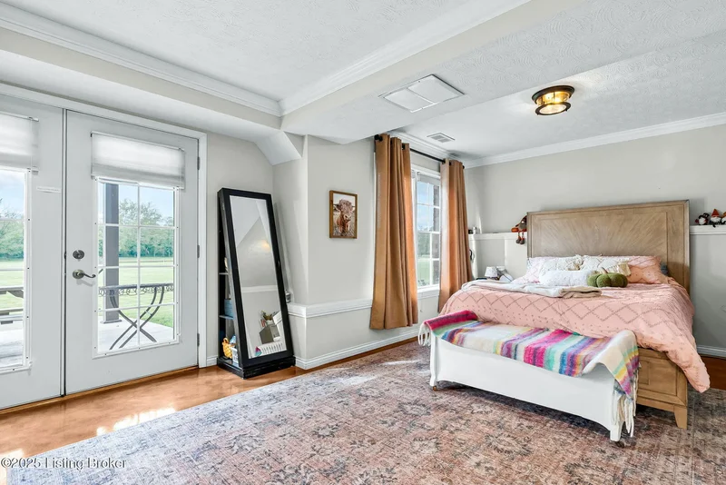 13804 1/2 Medora Rd, Louisville, KY 40272, Watterson Park, Kentucky, United States. - Photo 46