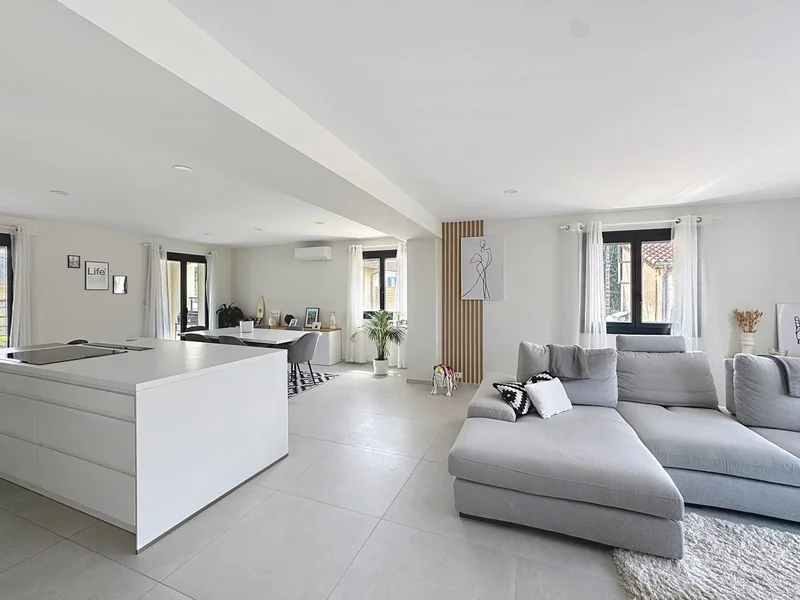 Exceptional Renovated Property with Pool and Garden