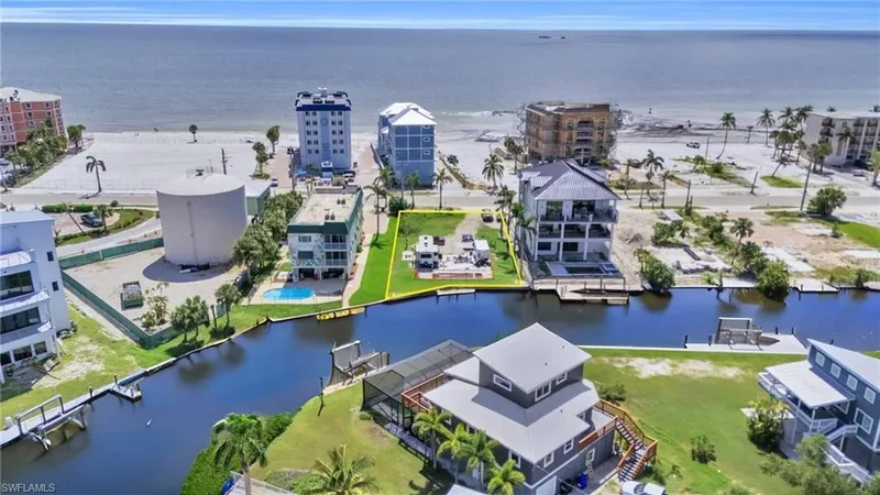 775, Fort Myers Beach, Florida, United States. - Photo 2