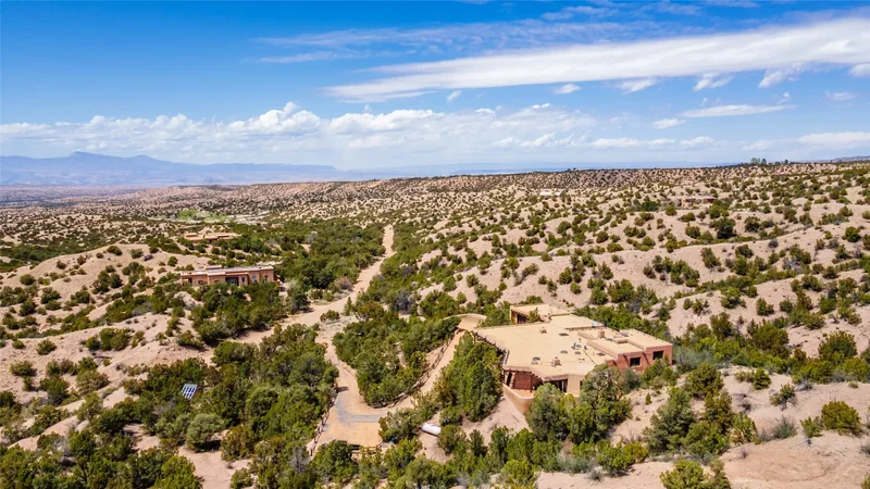 61 Calle Encanto, Santa Fe, NM 87506, Santa Fe, New Mexico, United States. - Photo 49