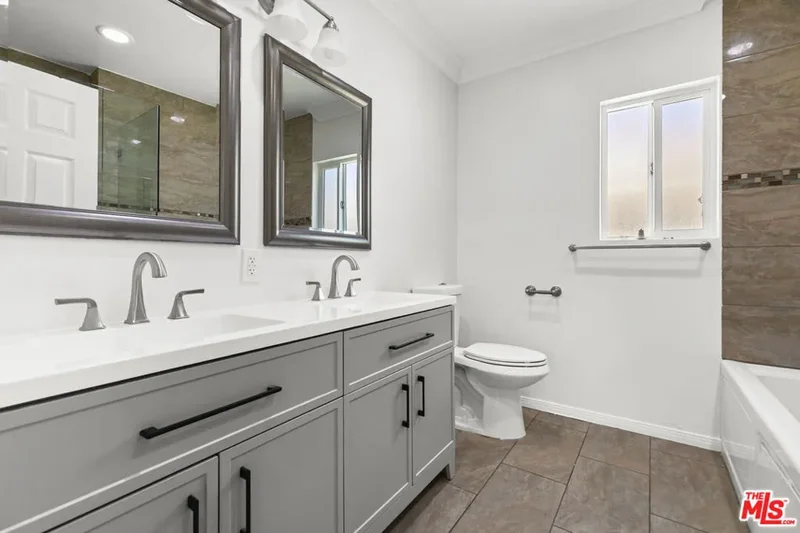 10823 Cantara Street, Los Angeles, California, United States. - Photo 14
