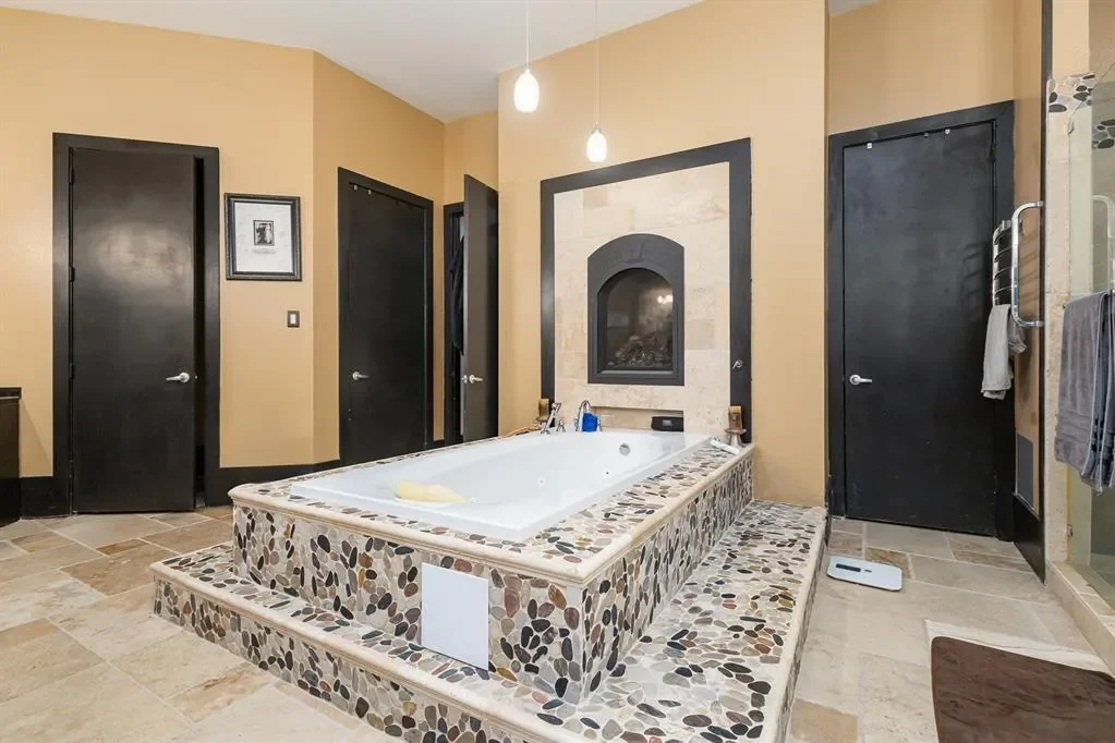 1031 Mallard Pointe Drive, Grand Prairie, Texas, United States. - Photo 19