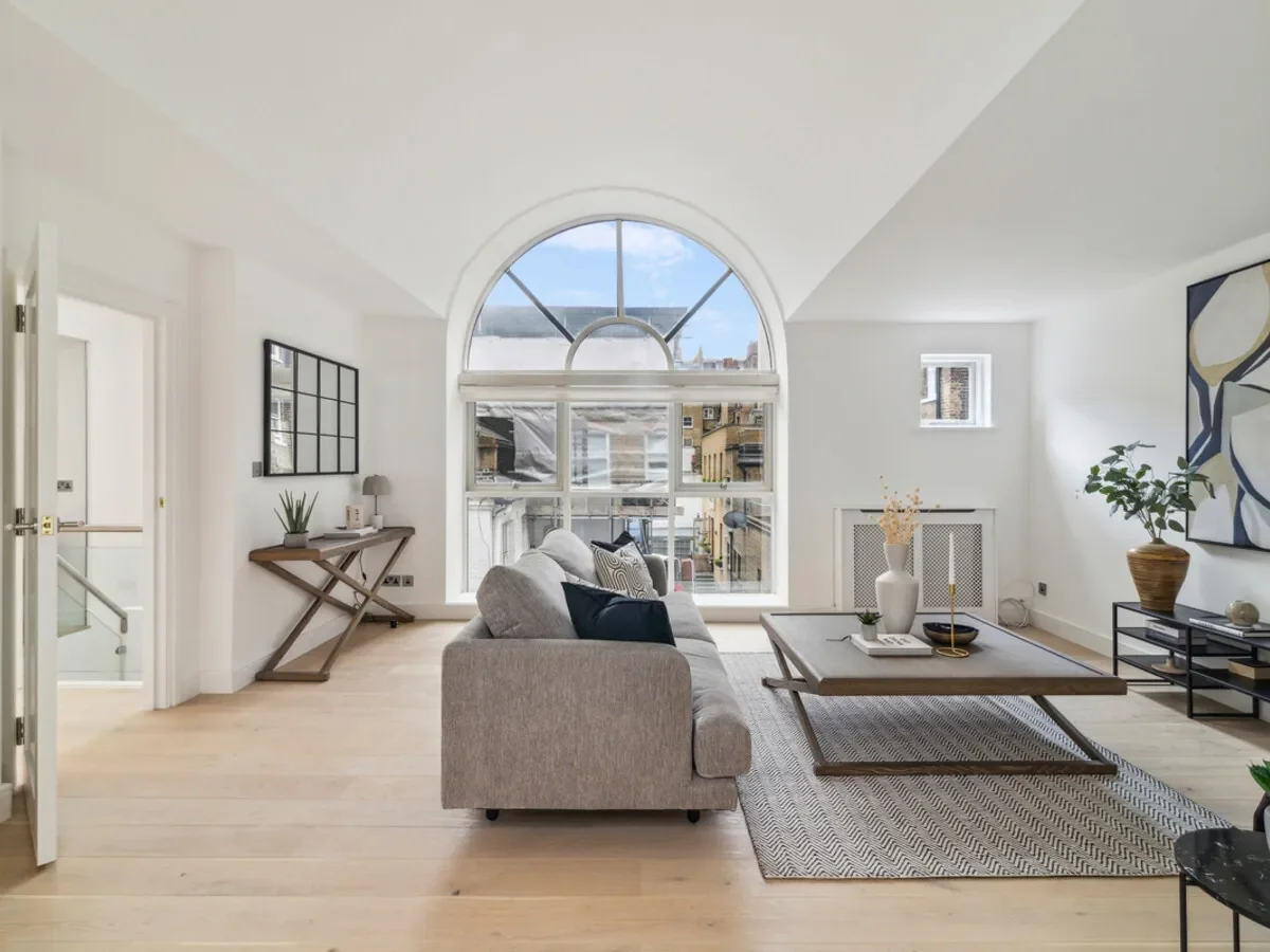Berkeley Mews, London, W1H, London, England, United Kingdom. - Photo 11