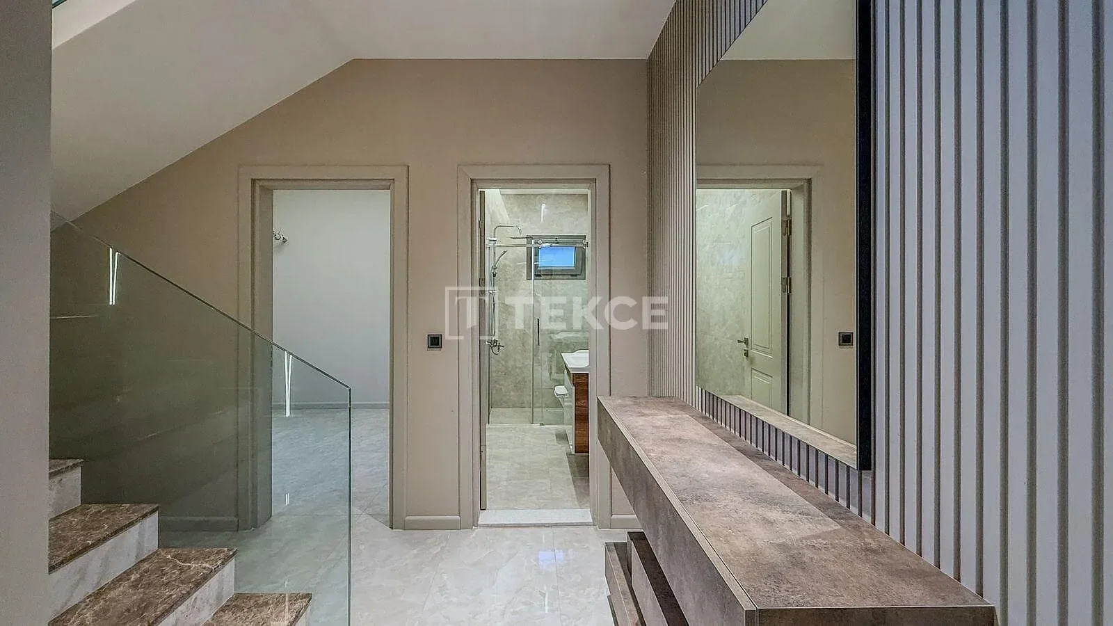 Gallery photo 3