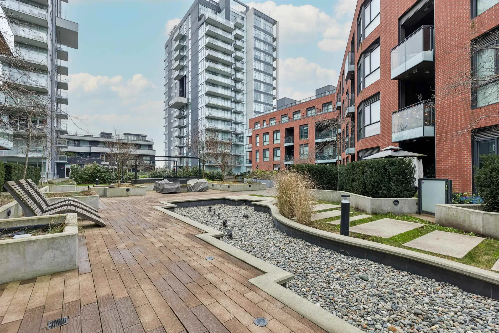 Exterior photo 4