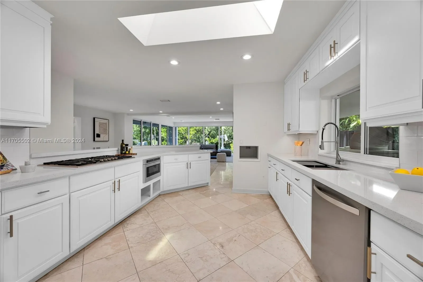 3566 Rockerman Rd, Miami, Florida, United States. - Photo 11