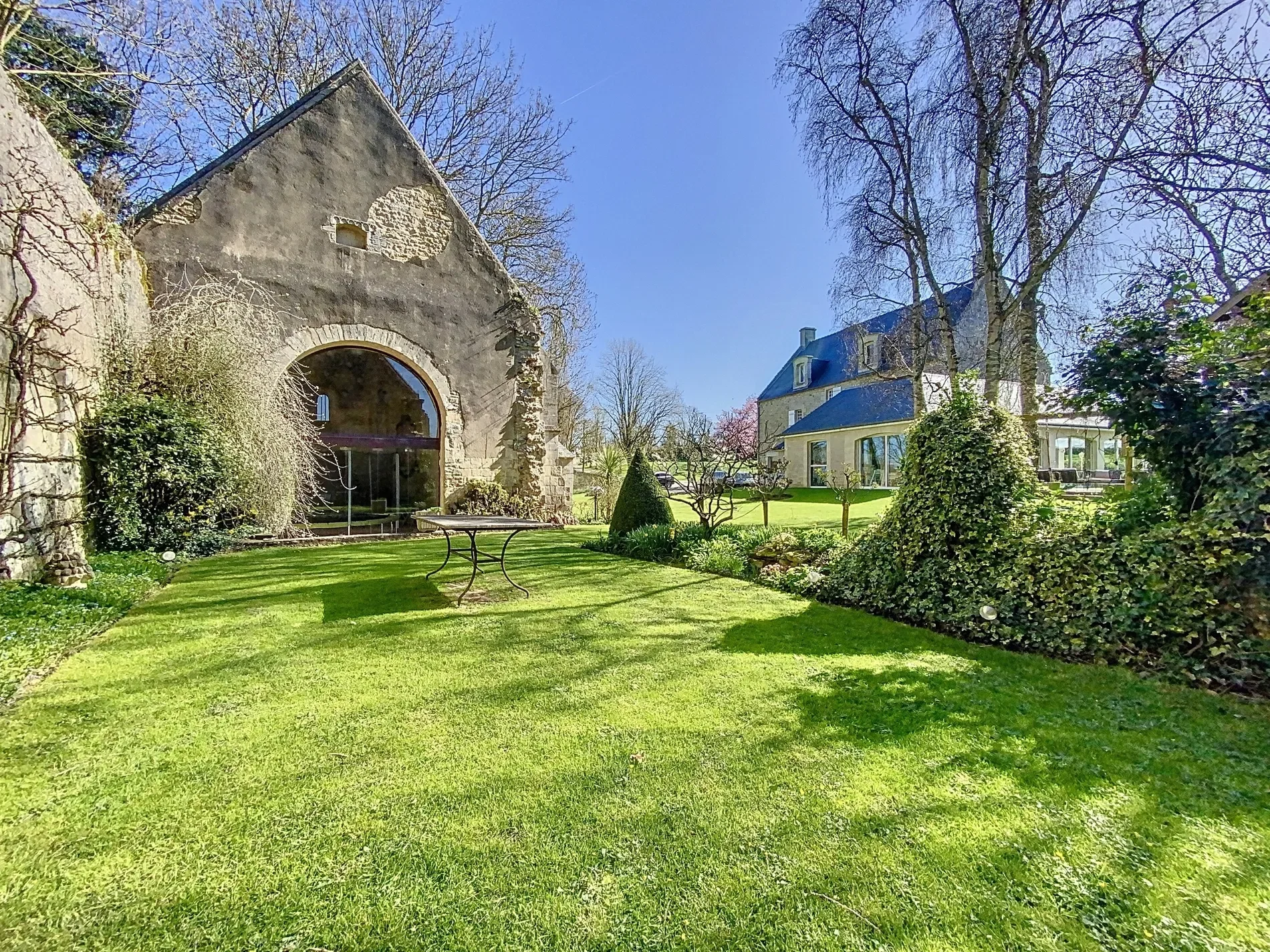 Exterior photo 4