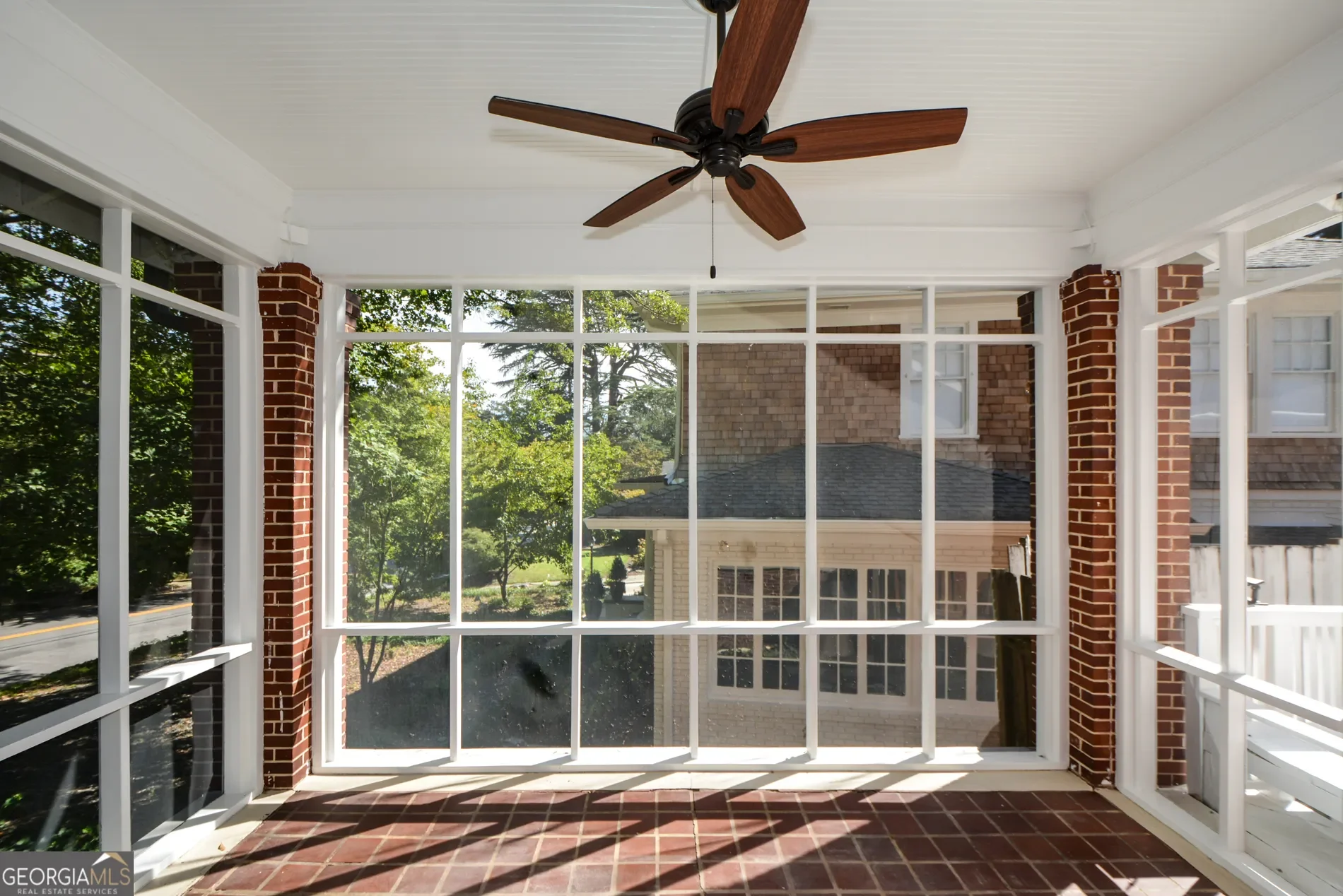 Exterior photo 8