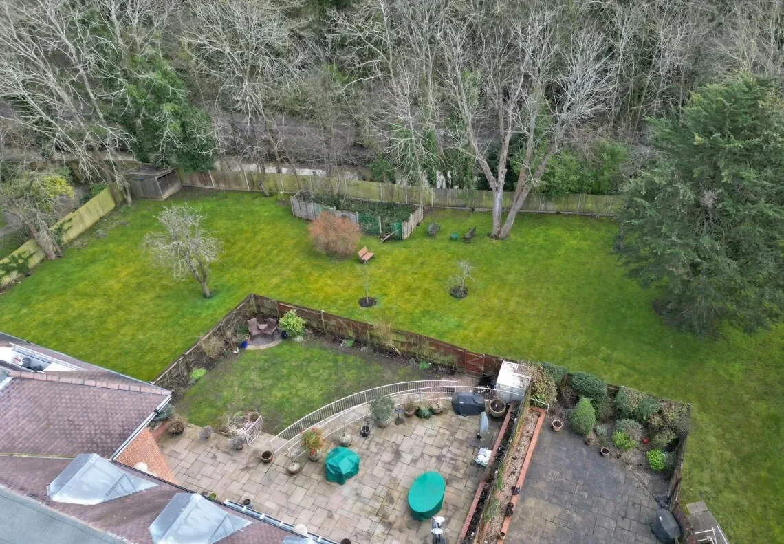 Aspen Court, Holders Hill Road, London, England, United Kingdom. - Photo 6