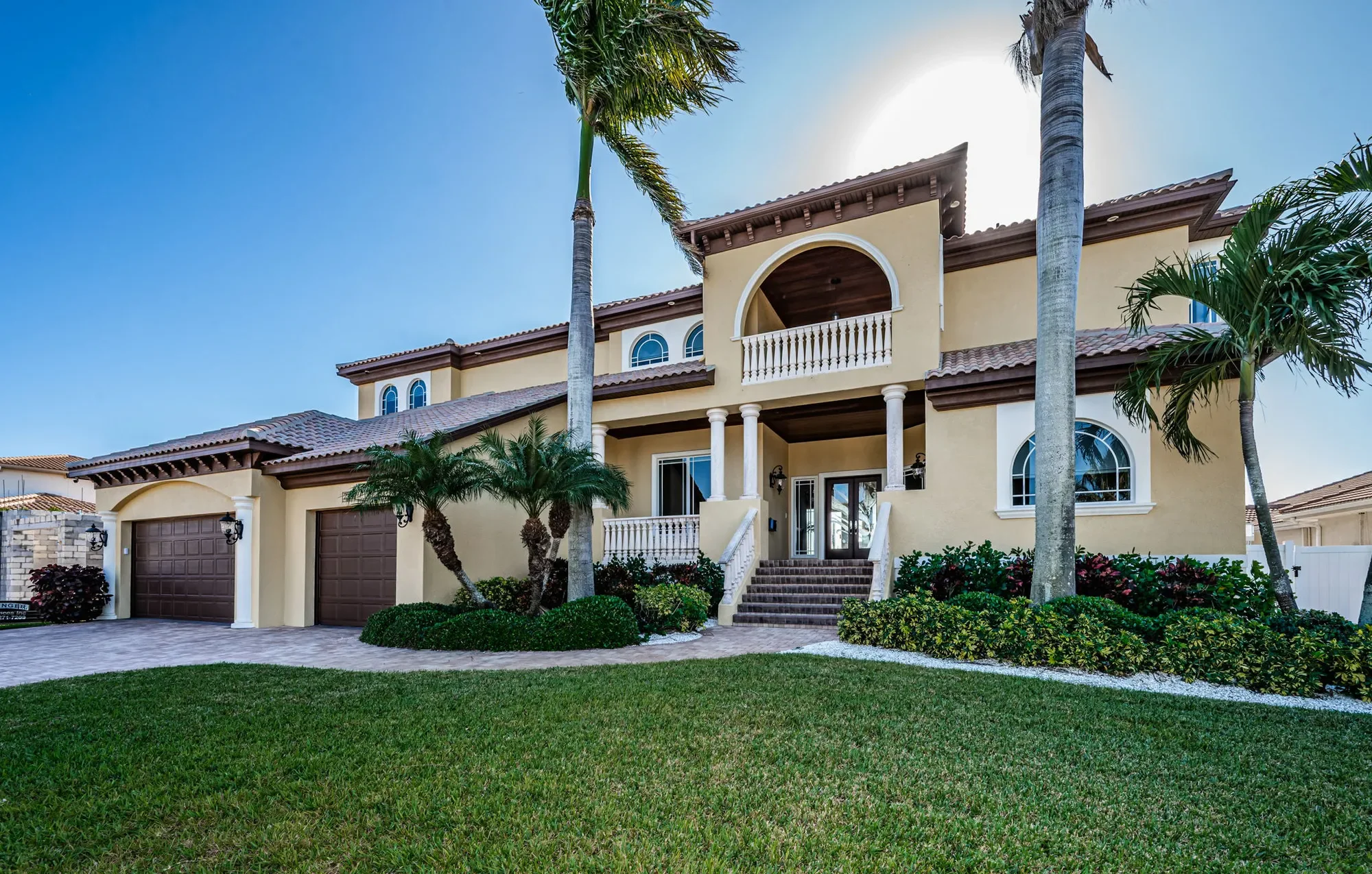 Exterior photo 3