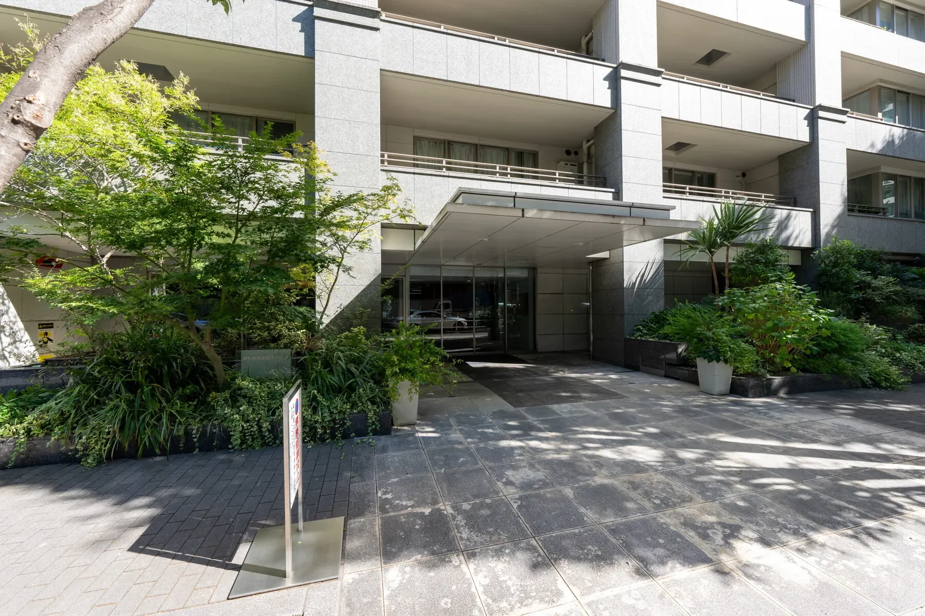 Exterior photo 2