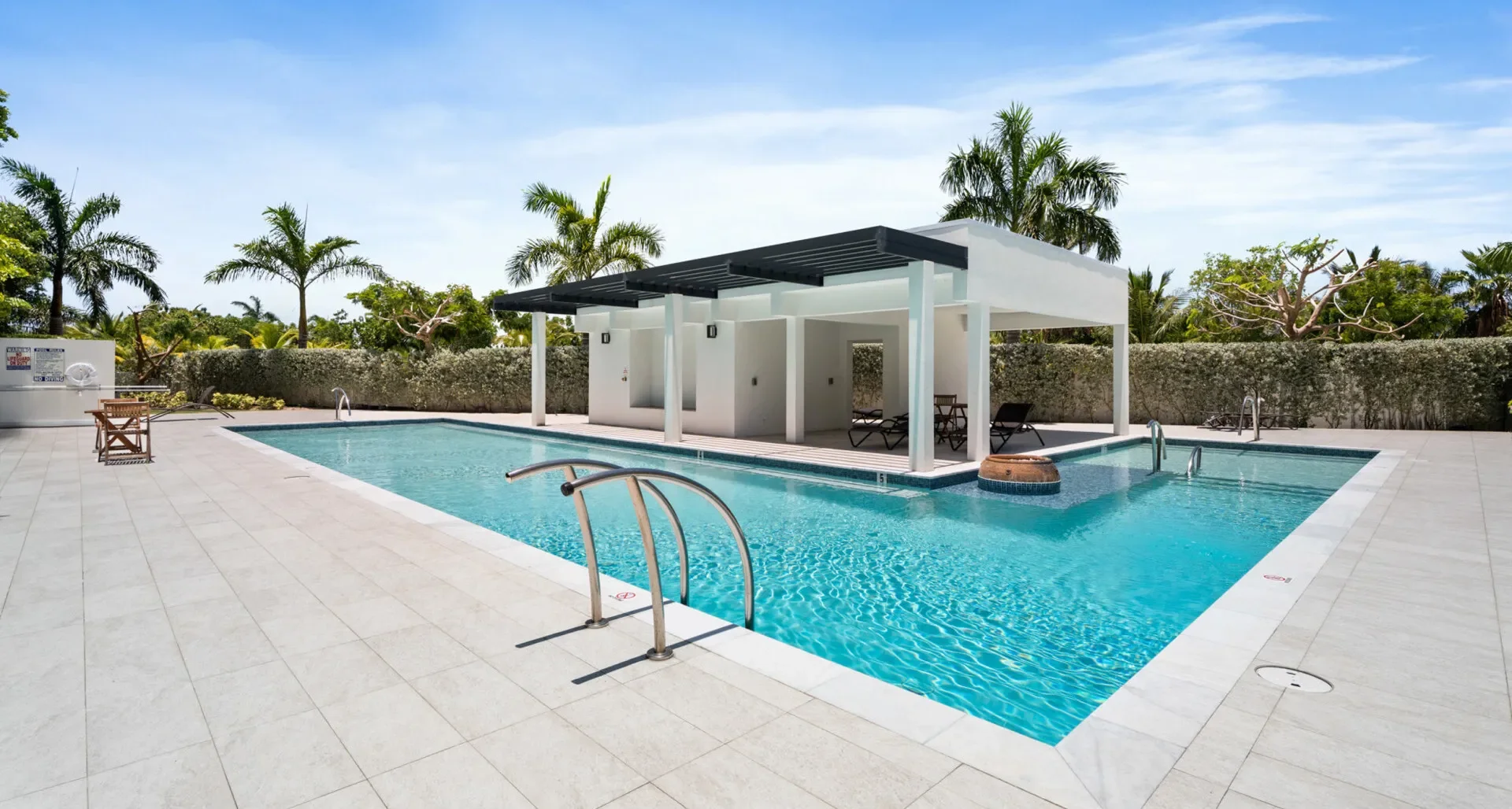 Exterior photo 4
