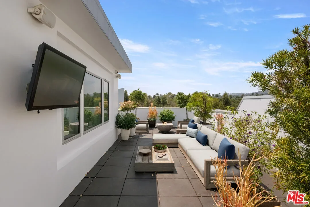 460 N Palm Dr, Beverly Hills, California, United States. - Photo 12
