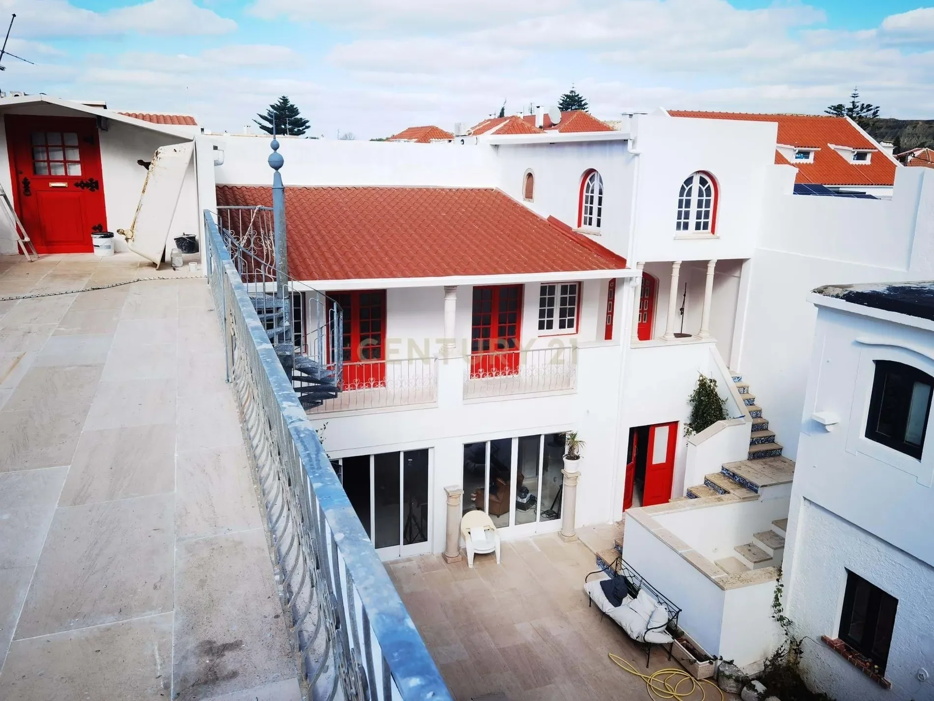 Exterior photo 5