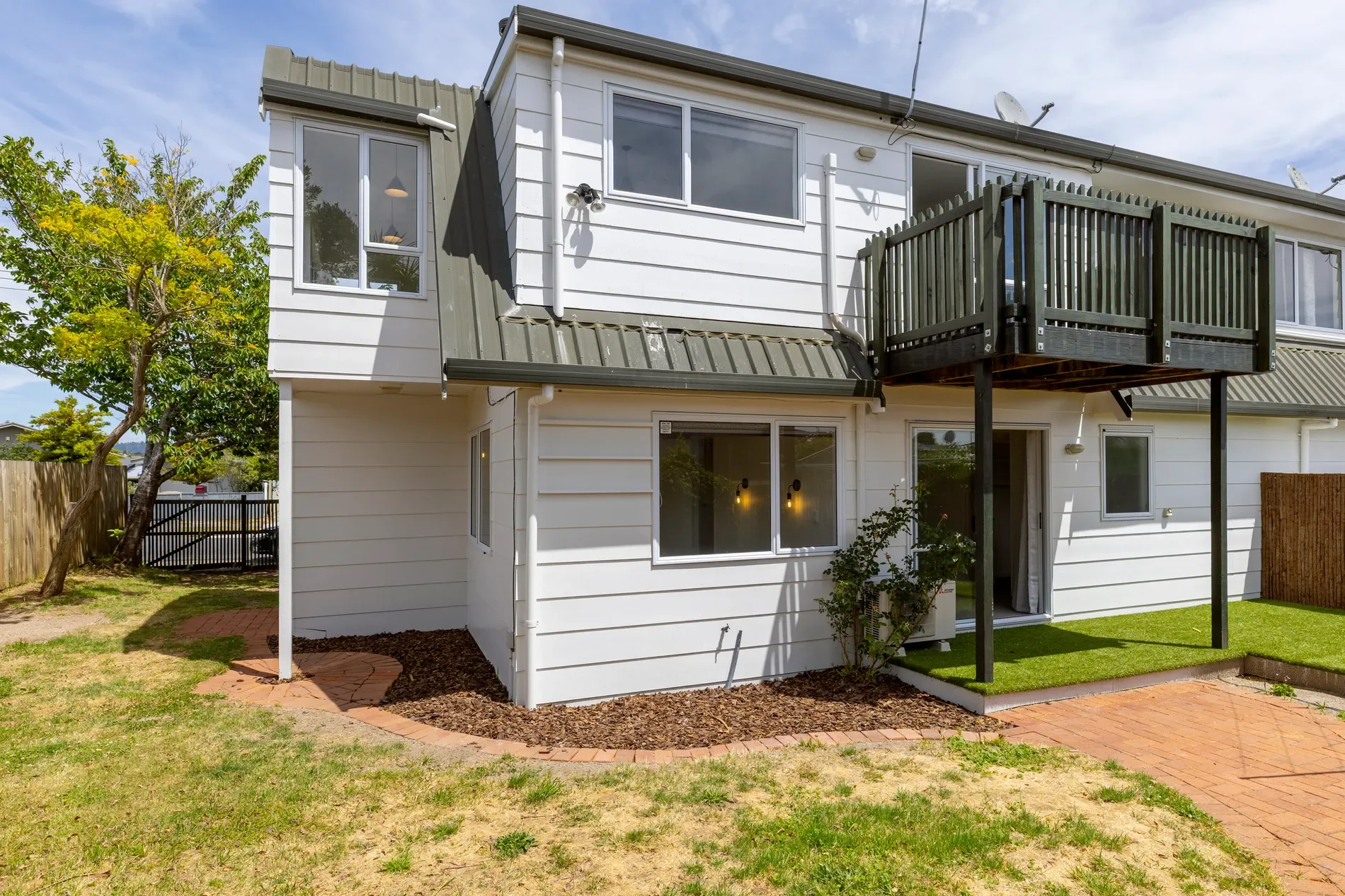 Exterior photo 2