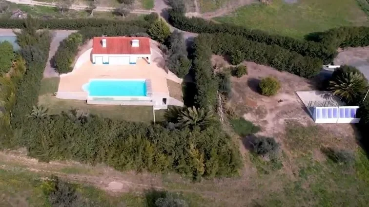 Exterior photo 3